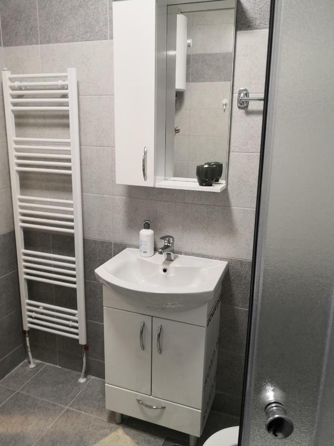 Apartman Gaga Lukavica ภายนอก รูปภาพ