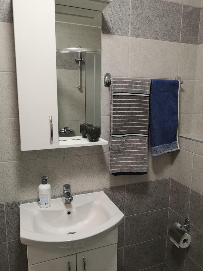 Apartman Gaga Lukavica ภายนอก รูปภาพ