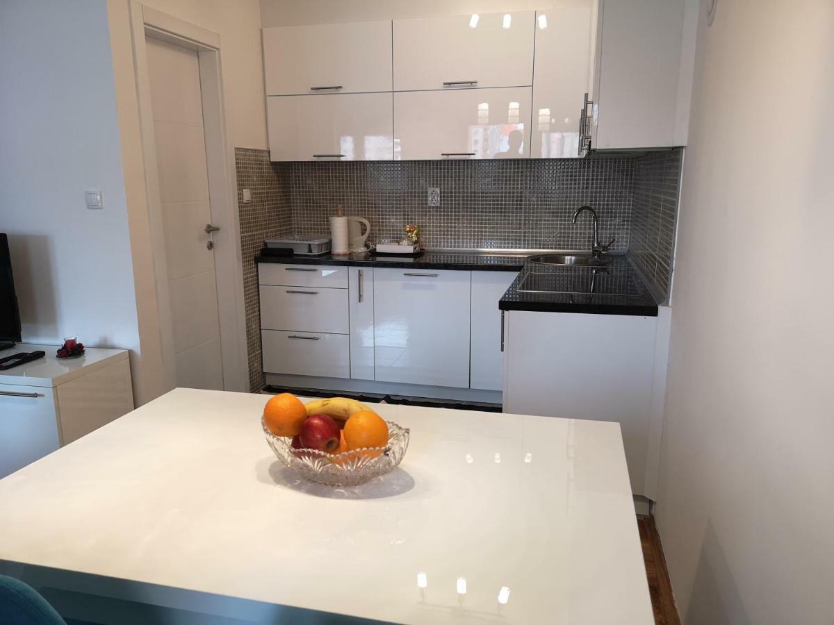 Apartman Gaga Lukavica ภายนอก รูปภาพ